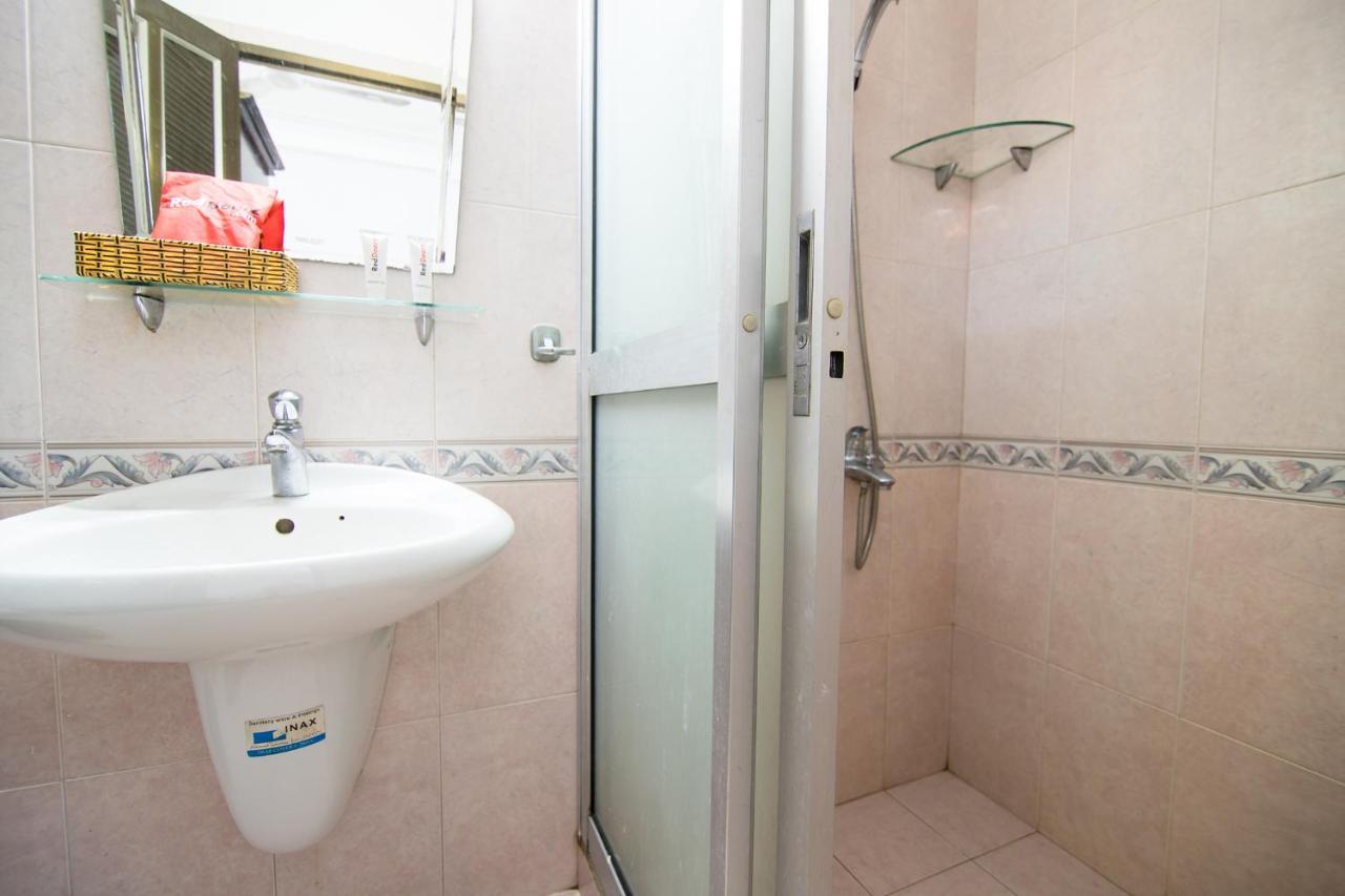 Guest house Reddoorz Near Pico Plaza Cong Hoa Ho Chi Minh City